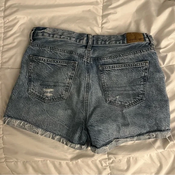American Eagle Mom Shorts - Picture 2 of 3
